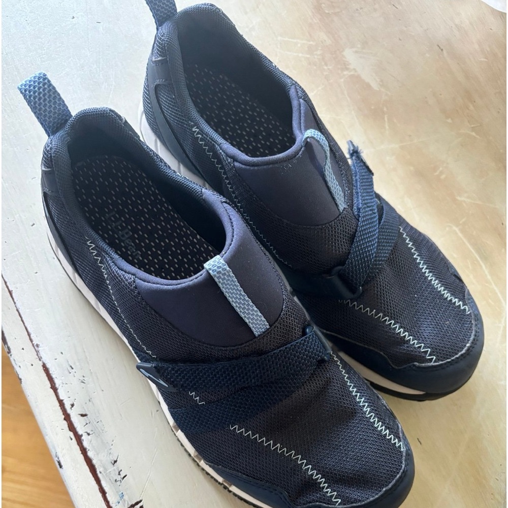 L.L. Bean Womens Sneakers Blue Size 9 Like New!